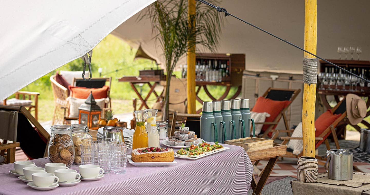 Breakfast table at Feline Fields near Moremi